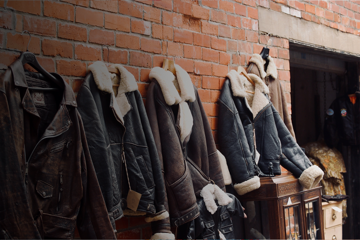 What you should know before buying vintage clothing online
